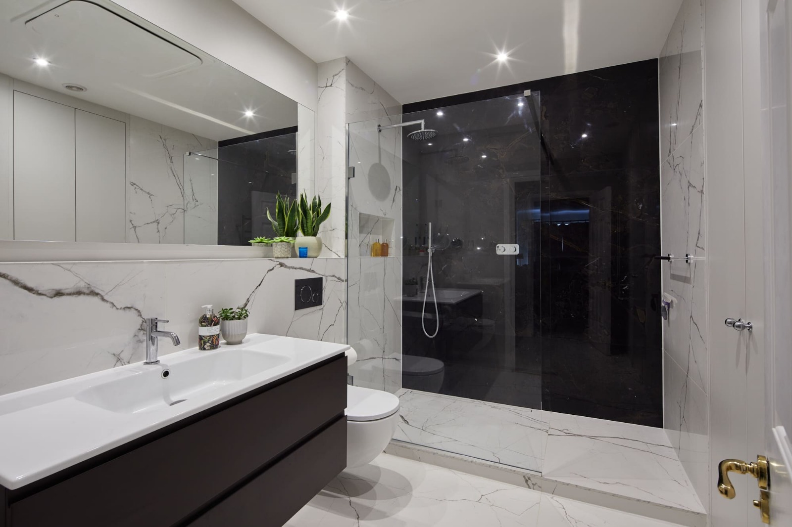 How to Select the Perfect Wet Room Shower Screen
